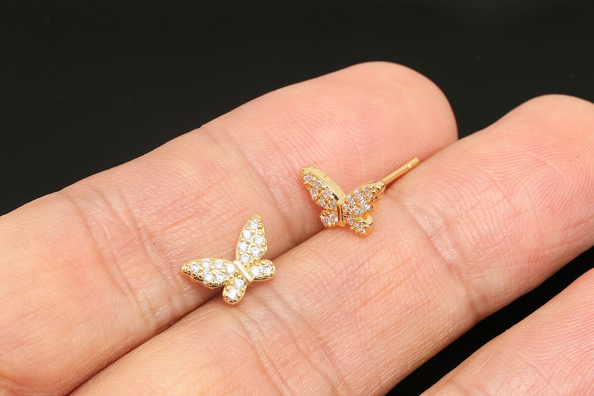 Orecchini a perno con minuscole farfalle in zirconia cubica placcati in oro vero 16K, senza nichel [CH6127-1 paio] - Italia