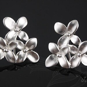 B549-1 pairs-15*14mm Matt Rhodium Plated-Triple Flower Ear Post-Flower Stud Earrings-Silver Post