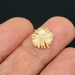 H832-2pcs-12mm Matt Gold Plated- Flower Charms-Chrysanthemum Pendant