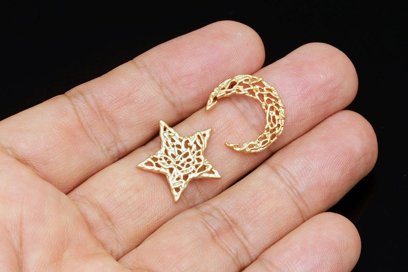 M1881-1 pairs-Matt Gold Plated-Mesh Crescent Moon Earrings-Crescent Ear Post
