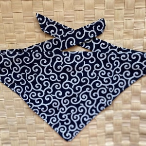 Shiba Inu Karakusa Dog Bandana, Small Karakusa Pattern, Japanese Pet Accessory, Handmade Dogwear, Adjustable Pet Bandana