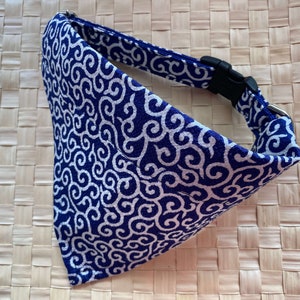 Japanese Dog Collar, Navy-Blue Karakusa Patterned Bandana, Shiba Inu Pet Accessories, Traditional Design, Unique Dogwear, Pet Collar Set