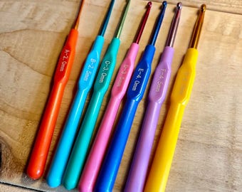 May include: A set of eight colourful crochet hooks with different sizes, ranging from 2.0mm to 4.5mm. The hooks are made of plastic and have a smooth finish.