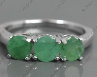 ヴィンテージ エメラルドカット 3ストーン リング：ラボグロウン