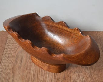Mid-Century Monkey Pod Holzschale mit Bogenkante, Made in den Philippinen