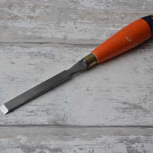 Scalpello vintage da 4&quot; x 1/2&quot; - Manico in legno verniciato arancione/blu con Ferrule in ottone