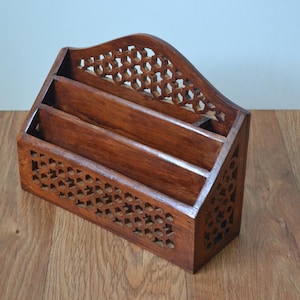 Porta-cartas de madeira vintage perfurado para mesa organizadora 25 cm x 9 cm x 20 cm