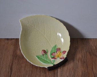 Vintage Carlton Ware 1621 Hand Painted Ceramic Leaf Dish 11.5cm