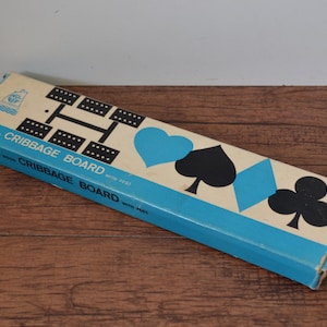 Vintage Nu-Bee Intarsien Holz Cribbage Brett mit Zapfen in Pappschachtel - Made in Hong Kong
