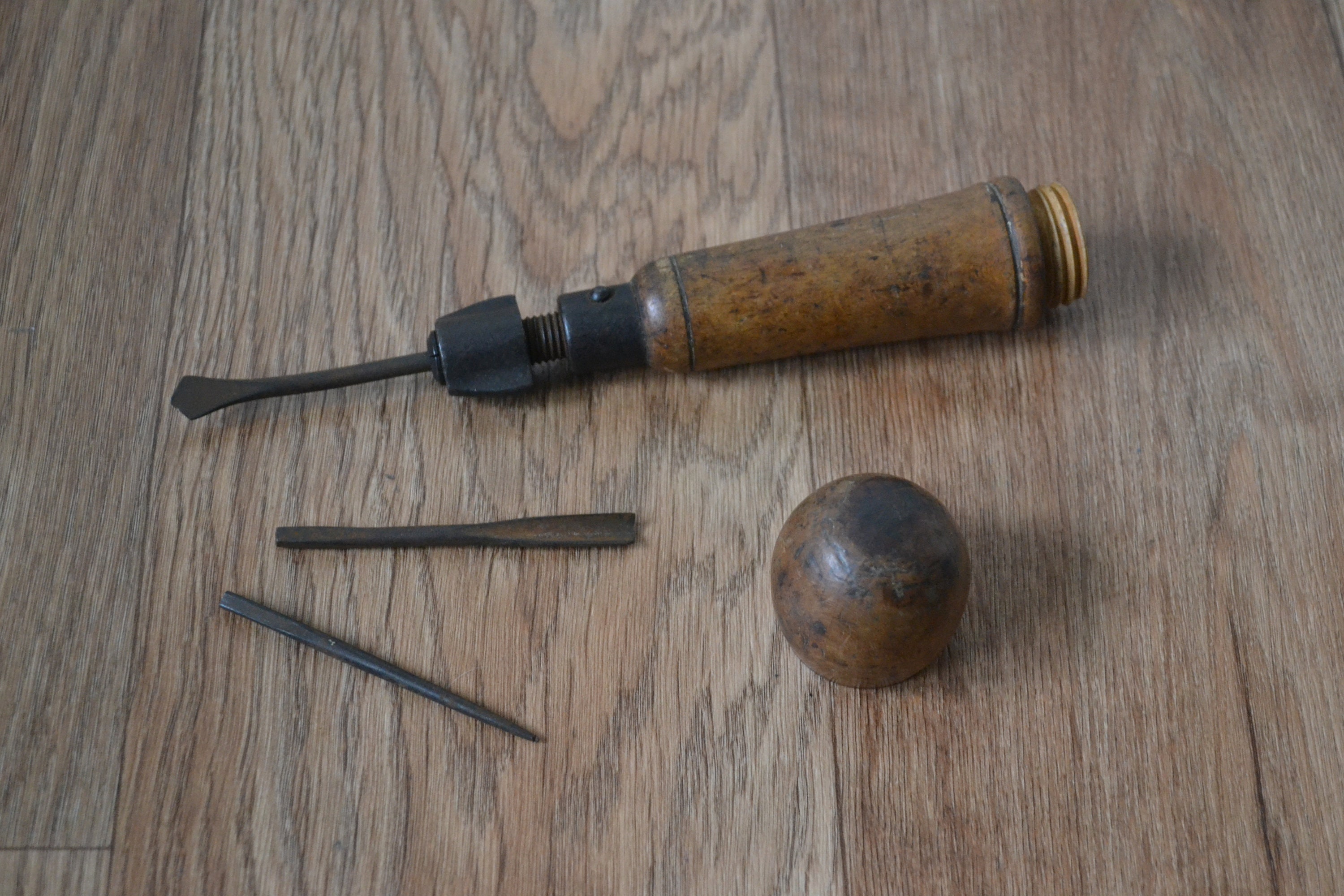 Lot De 3 Outils Anciens - Poinçons/Alênes C.A. Myers - Manche Bois - Vis Mixte