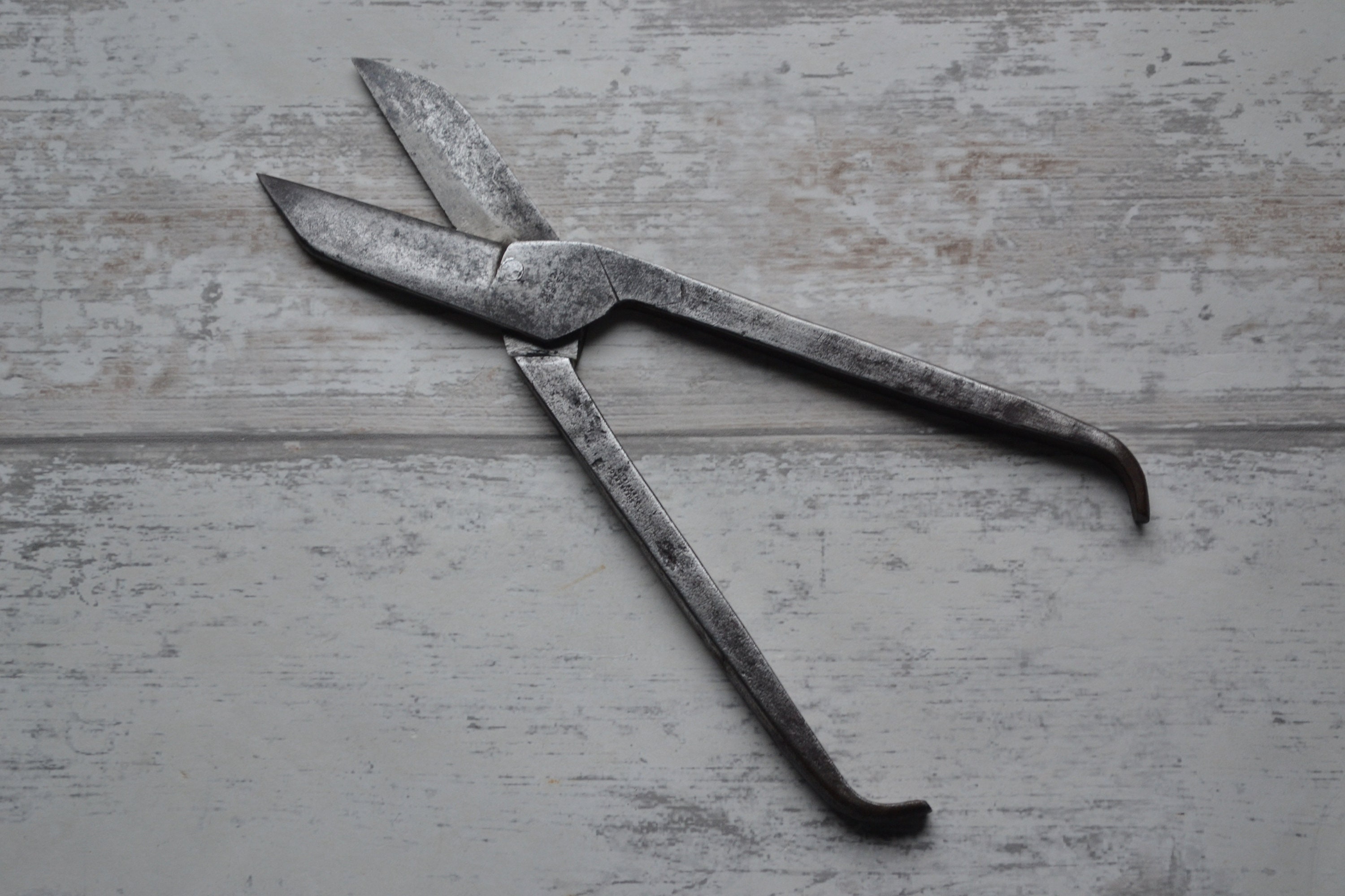 Antique Industrial Metal Shears Tin Snips Giant Scissors Weathered Red  Paint Nice Patina -  Finland