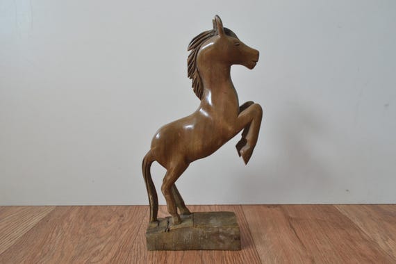 ヴィンテージの木製彫刻が施された馬の置物（25.5 cm） - Etsy 日本