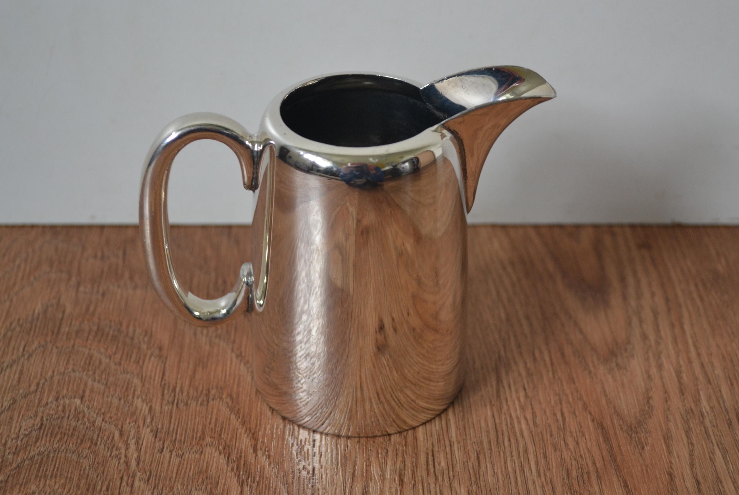 Vintage Walker & Hall Sheffield 1323 A Silver Plated 7oz Milk