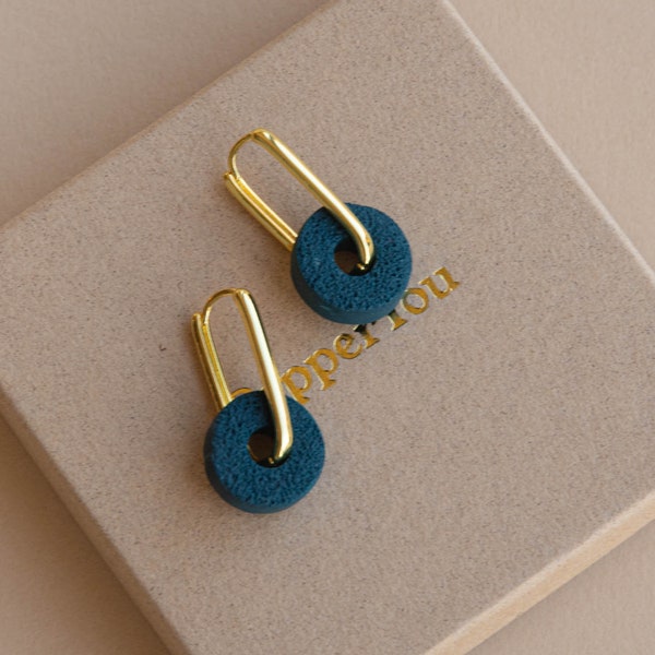 Clay Textured Circle Charm Vergulde Hoop Oorbellen in Teal, Color Block Oorbellen, Moederdag Cadeau