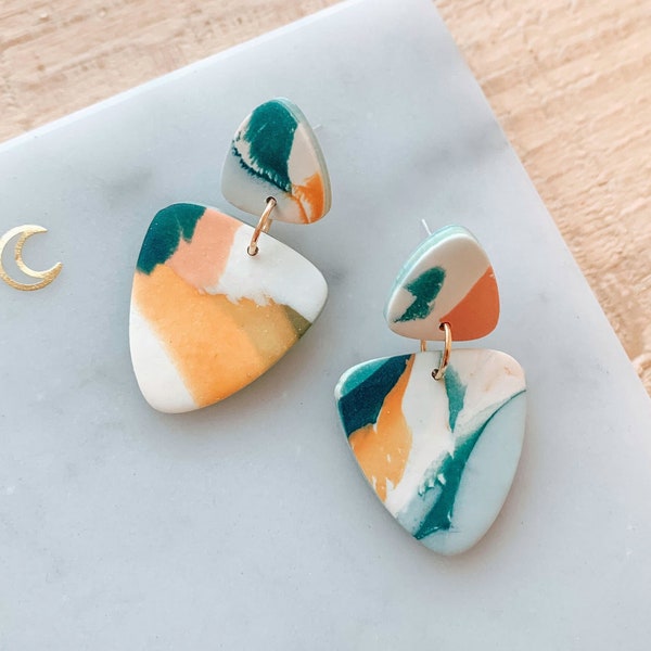 Boucles d’oreilles Polymer Clay Drop en aquarelle lagon vert, orange et rose, formes organiques, cadeaux uniques pour elle, bijoux pour elle