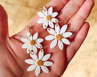 Statement Daisy Earrings, Gifts for her, Large Clay Lightweight Floral Flower Earrings, Mothers day Gift, Mothers Day Gift
