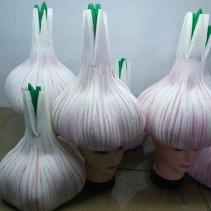 Halloween und darüber hinaus. Hut Knoblauch. Knoblauch Maske. Feste, Karneval, Flug der Fantasie sind keine Grenzen gesetzt.