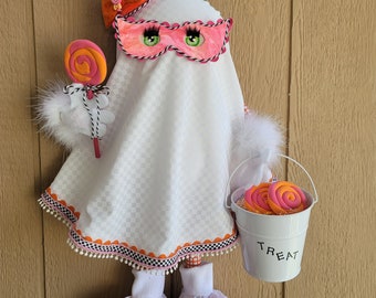 Boojee, Treat, Ghost, Halloween decor, wreath attachment, swag, front door, holiday, whimsical, fake bake