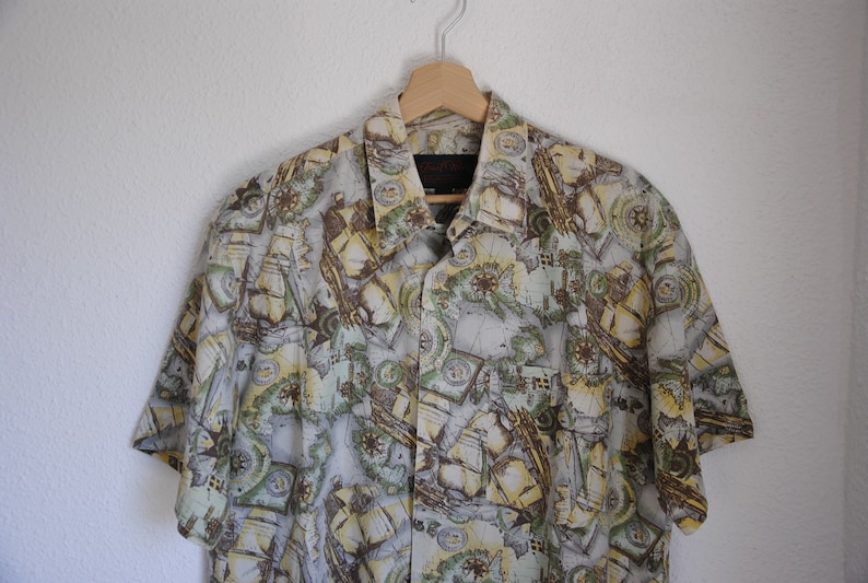 short sleeve shirt size L Vintage 90s shirt unisex printed shirt