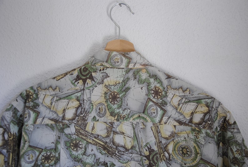 short sleeve shirt size L Vintage 90s shirt unisex printed shirt