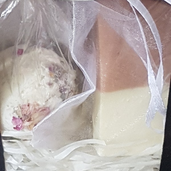 Seife Frangipani Pflegende Körperseife 15% Überfettung und einer Badekugel Rose Vanille Geschenk - Frangipani Nourishing body soap Ostern