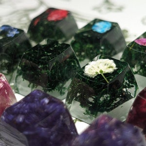 Moss/Flower Artisan Keycap, Real Moss and Floral Resin Keycap, White Flowers and Green Moss, Natural Cute Keycap, SA Escape Keycap