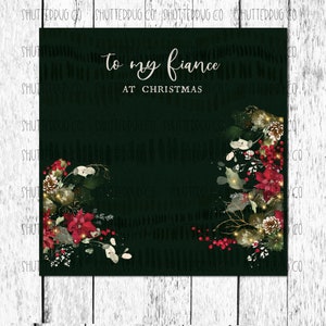 Puede incluir: Una tarjeta verde oscuro con un diseño floral dorado y blanco y bayas rojas. El texto "to my fiance at Christmas" está impreso en blanco en la tarjeta.