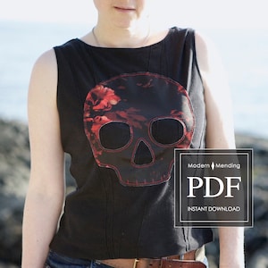 Peut inclure: Un haut noir sans manches avec un motif de crâne floral. Le haut a un col rond et est fait d'un tissu doux et confortable. Le crâne est souligné par des coutures blanches. Le texte "Modern Mending PDF INSTANT DOWNLOAD" est visible dans le coin inférieur droit de l'image.