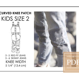 Könnte beinhalten: Ein digitaler Download eines PDF-Musters für einen gebogenen Knieschutz für Kinderjeans der Größe 2. Das Muster ist für Jeans mit einer Kniebreite von 13,4 cm (5 1/4 Zoll). Das Bild zeigt eine Jeans mit einem Knieschutz.