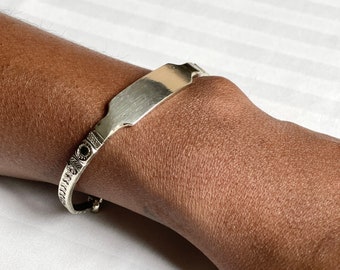 Aleg bracelet: Unisex, adjustable and water-resistant to layer