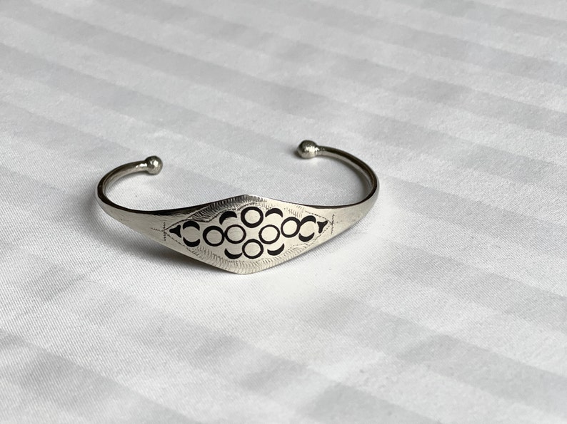 Kiffa bracelet: Unisex, adjustable and water-resistant to layer image 3