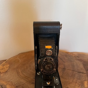 Eastman Kodak No.2 folding Hawkeye model B camera, vintage cameras, collectable cameras, Kodak