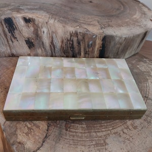 Vintage mother of pearl large compact, make up, make up collectable, Mother of Pearl
