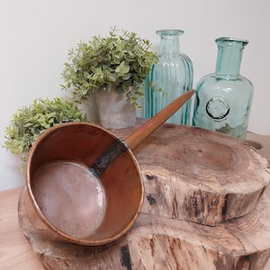 Vintage Copper Pan with Long Handle: Kitchen Decoration