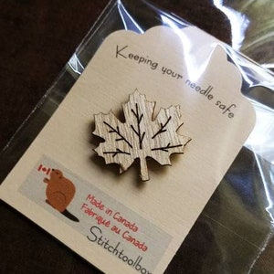 Maple leaf needleminder