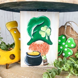 St Patrick&#39;s Day Tiered Tray Decor: Leprechaun, Clover, Horseshoe
