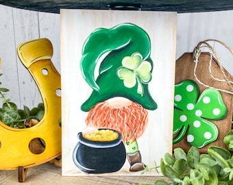 St Patrick's Day Tiered Tray Decor: Leprechaun, Clover, Horseshoe