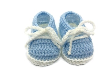 Crochet baby booties newborn gift, pregnancy reveal baby shoes, new parents gift, baby announcement baby sneakers, baby shower new baby gift