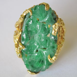 JADEITE Antique Carved, NATURAL Oval Shaped, Dark Green, 14K Gold Ring