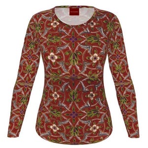 T-shirt de sport pour femme conçu par une artiste à manches longues ou à manches courtes Floral Carte à jouer antique Floral des années 1800 Design exclusif Fabriqué à la main à Londres rouge