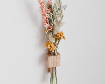 Hirondelle in chesnut. Stem vase for your dried flowers. Handmade in France