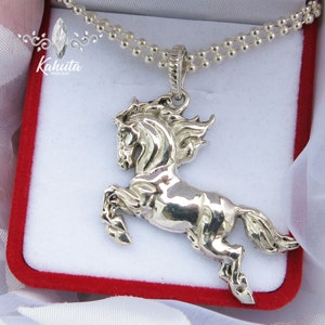 colgante de caballo Plata de ley, Collar de caballo, joyería deportiva, Regalo para amante de los caballos, Caballo, Joyería ecuestre, caballo de buena suerte