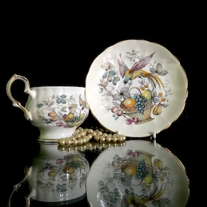 English porcelain Royal Windsor romantic tea cup With birds and fruits. Rare