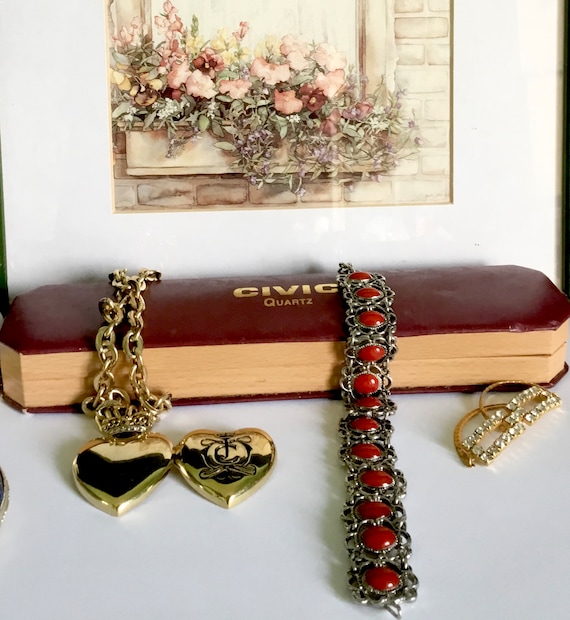 Juicy couture 2024 crown necklace