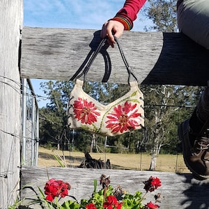 Bolso de girasol rojo, bolso de mano con flores y cuentas, bolso de yute natural con asa de cuero, regalo para ella