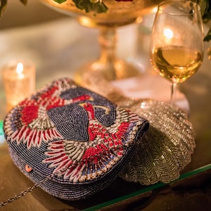 Clutch Phoenix, bolso de noche azul marino sofisticado y único, clutch con diseño de pájaro, bolso de mano con cuentas, bolso bandolera