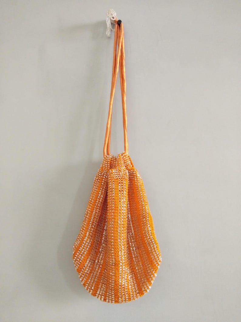 Bolso de noche vintage con cuentas: Bolso de boda azul y plateado tejido a mano. Golden Orange