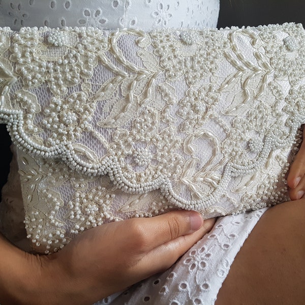 Floral Lace Bridal Clutch, Pretty Ivory Beaded Wedding Bag, White Daisy Lacy Purse, Bead Lace Bride Bag, Bridal Shower Gift