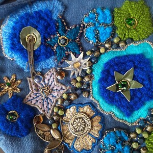 Handgjord vinterträdgårdsväska: Damväska i edvardiansk stil, broderad blommig denimslinga bild 5
