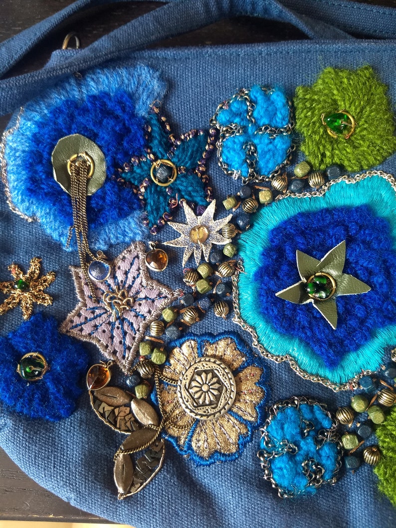 Handgjord vinterträdgårdsväska: Damväska i edvardiansk stil, broderad blommig denimslinga bild 5